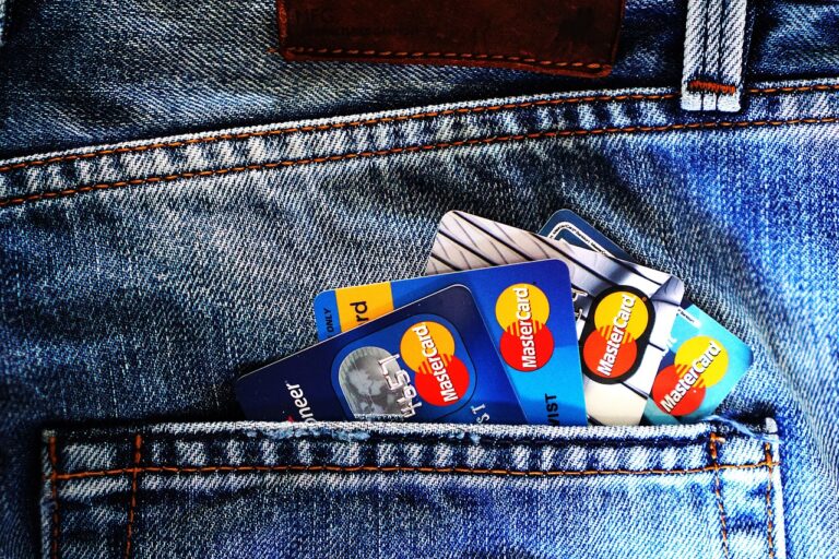 クレジットカード不要で試せる共有を表すカード