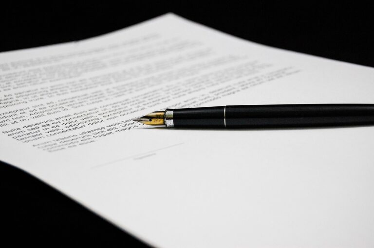 取引先へ送るメール文例とマナーを考えるための書類